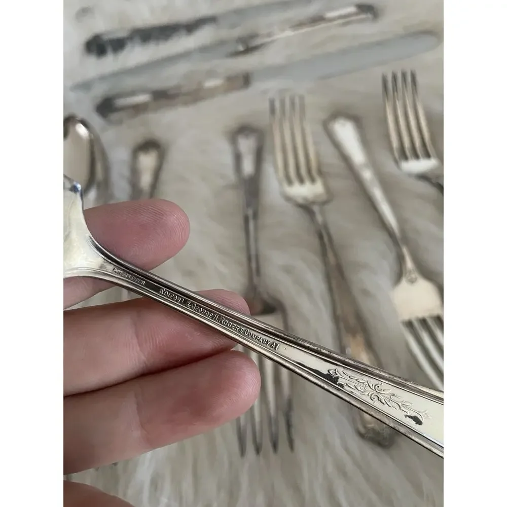 Kingston Silver plate 24 Pc Simeon And George Rogers Flatware Set With Case 1929